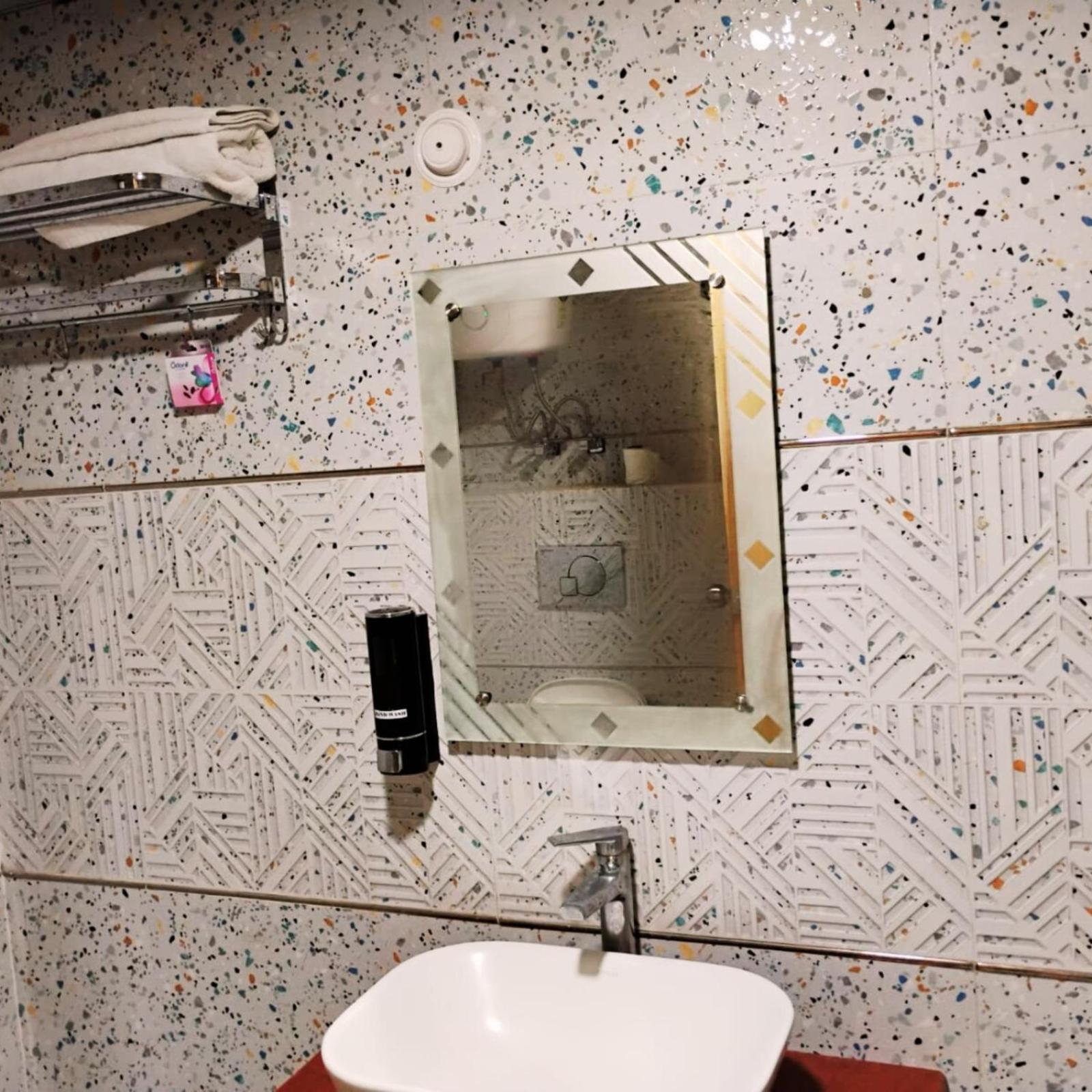 Hotel Lake View Grand Λάκναου Εξωτερικό φωτογραφία