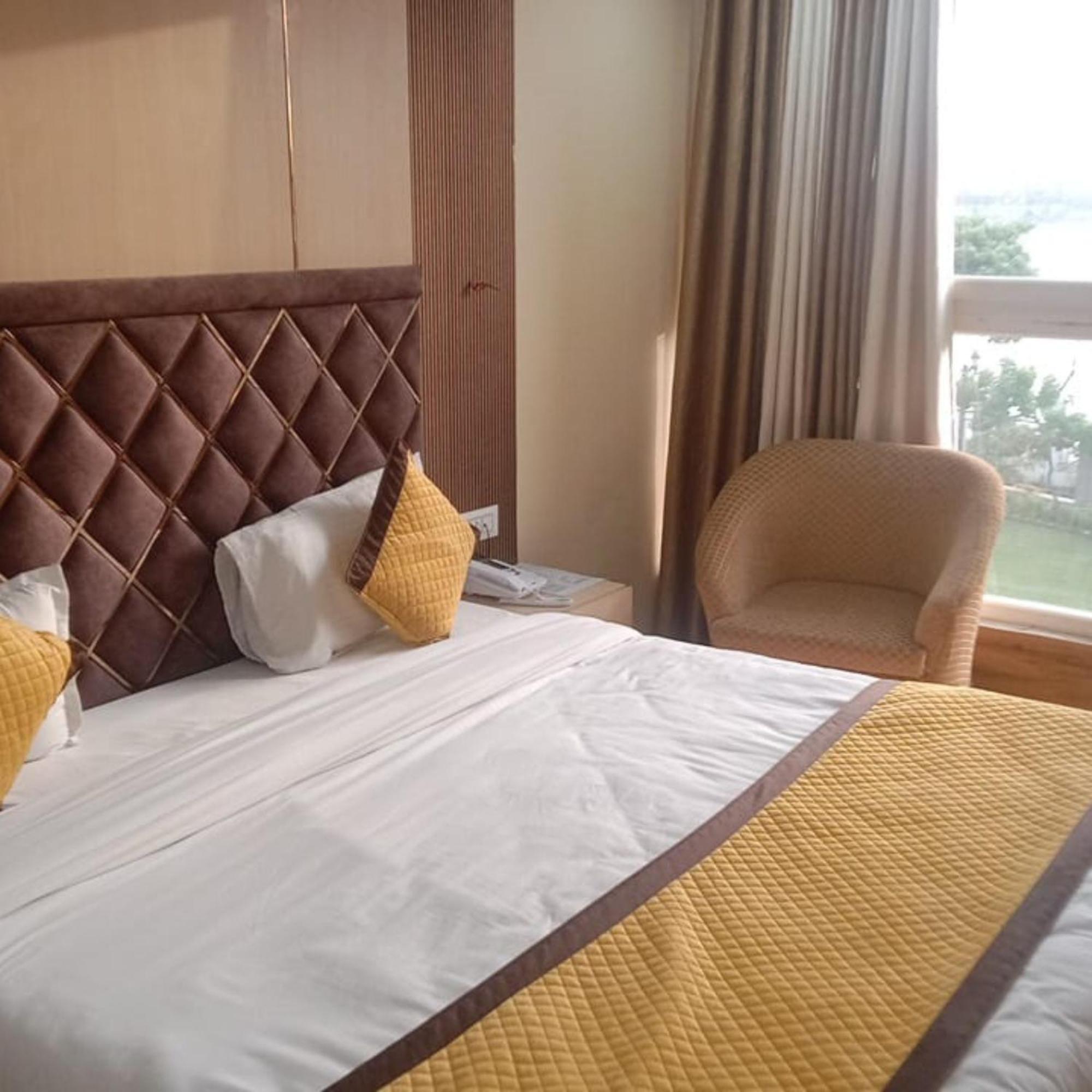 Hotel Lake View Grand Λάκναου Εξωτερικό φωτογραφία