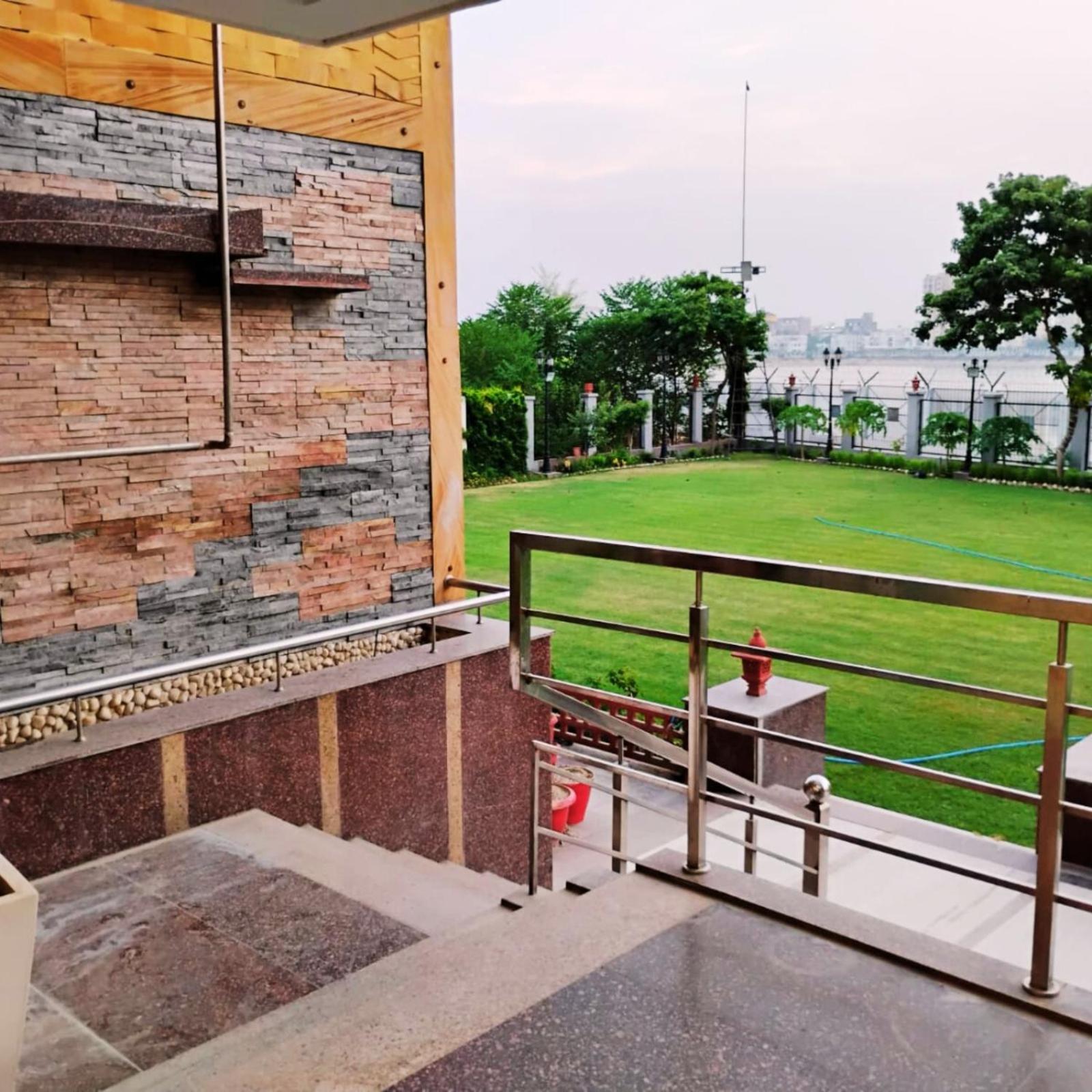 Hotel Lake View Grand Λάκναου Εξωτερικό φωτογραφία