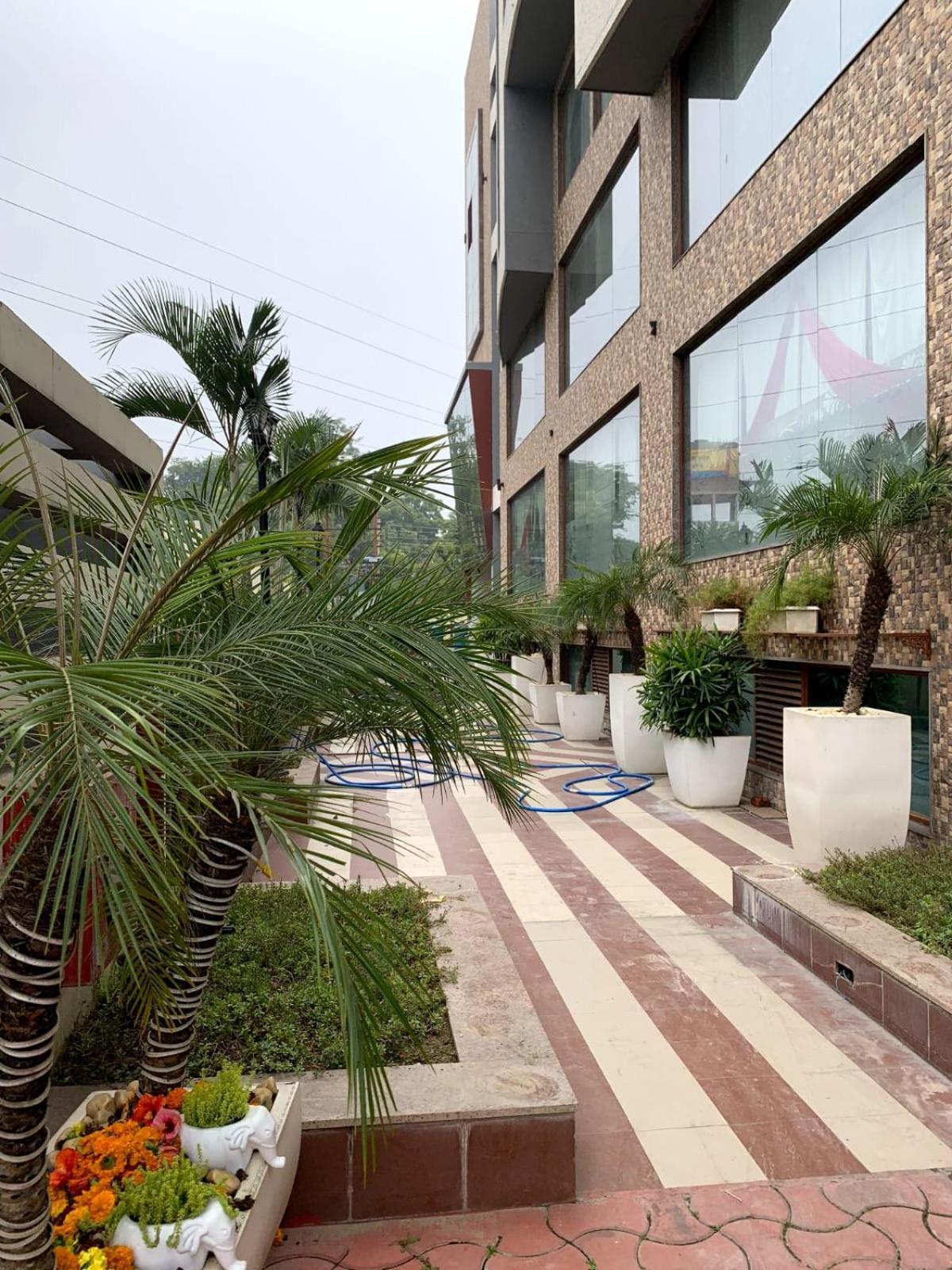 Hotel Lake View Grand Λάκναου Εξωτερικό φωτογραφία