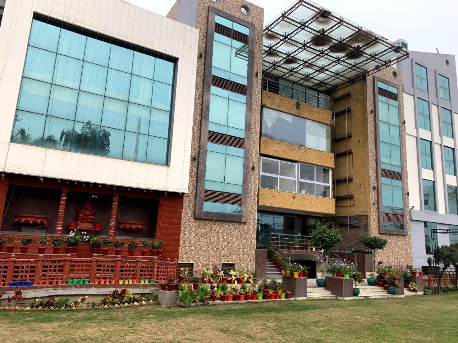 Hotel Lake View Grand Λάκναου Εξωτερικό φωτογραφία