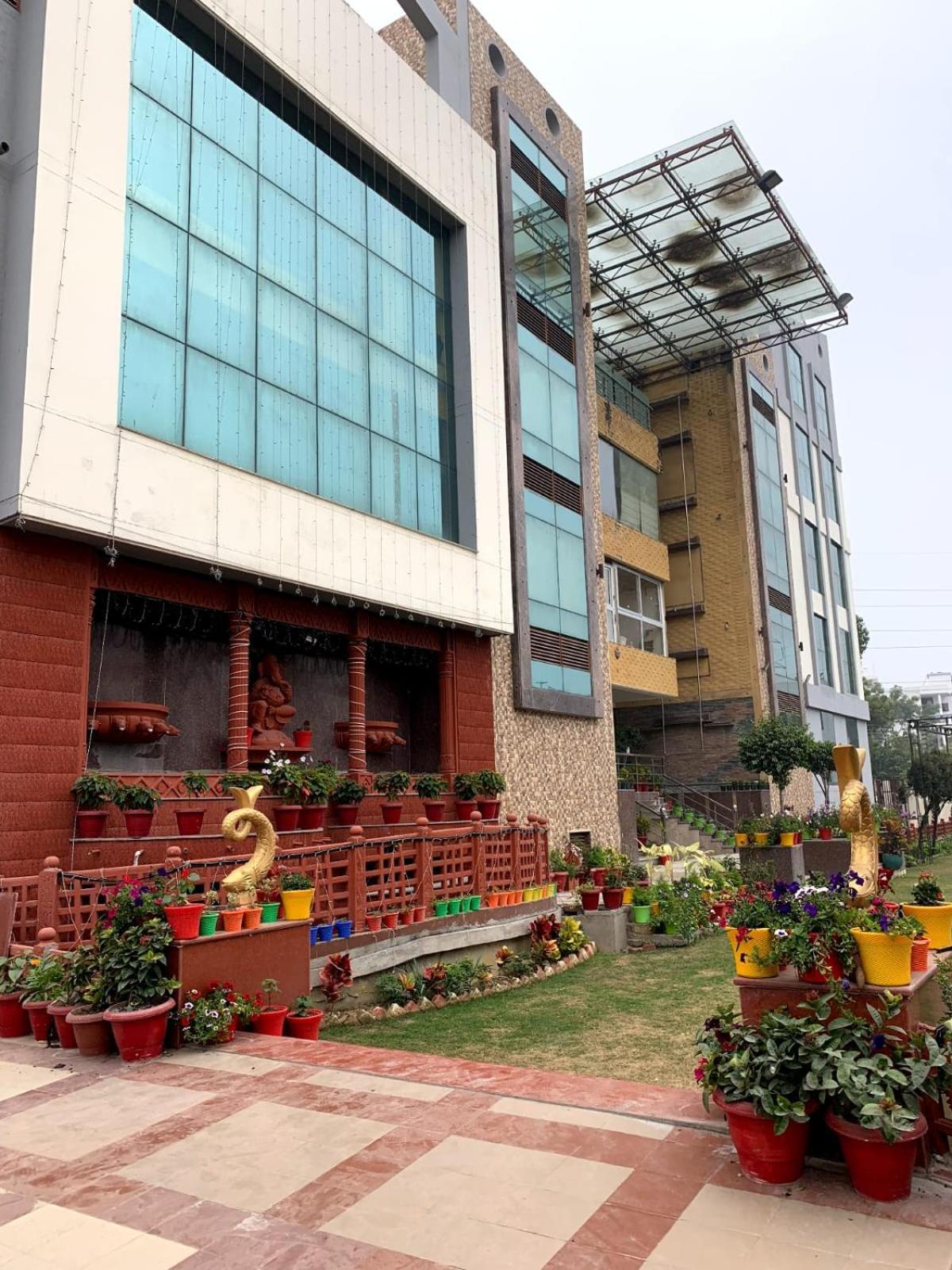 Hotel Lake View Grand Λάκναου Εξωτερικό φωτογραφία