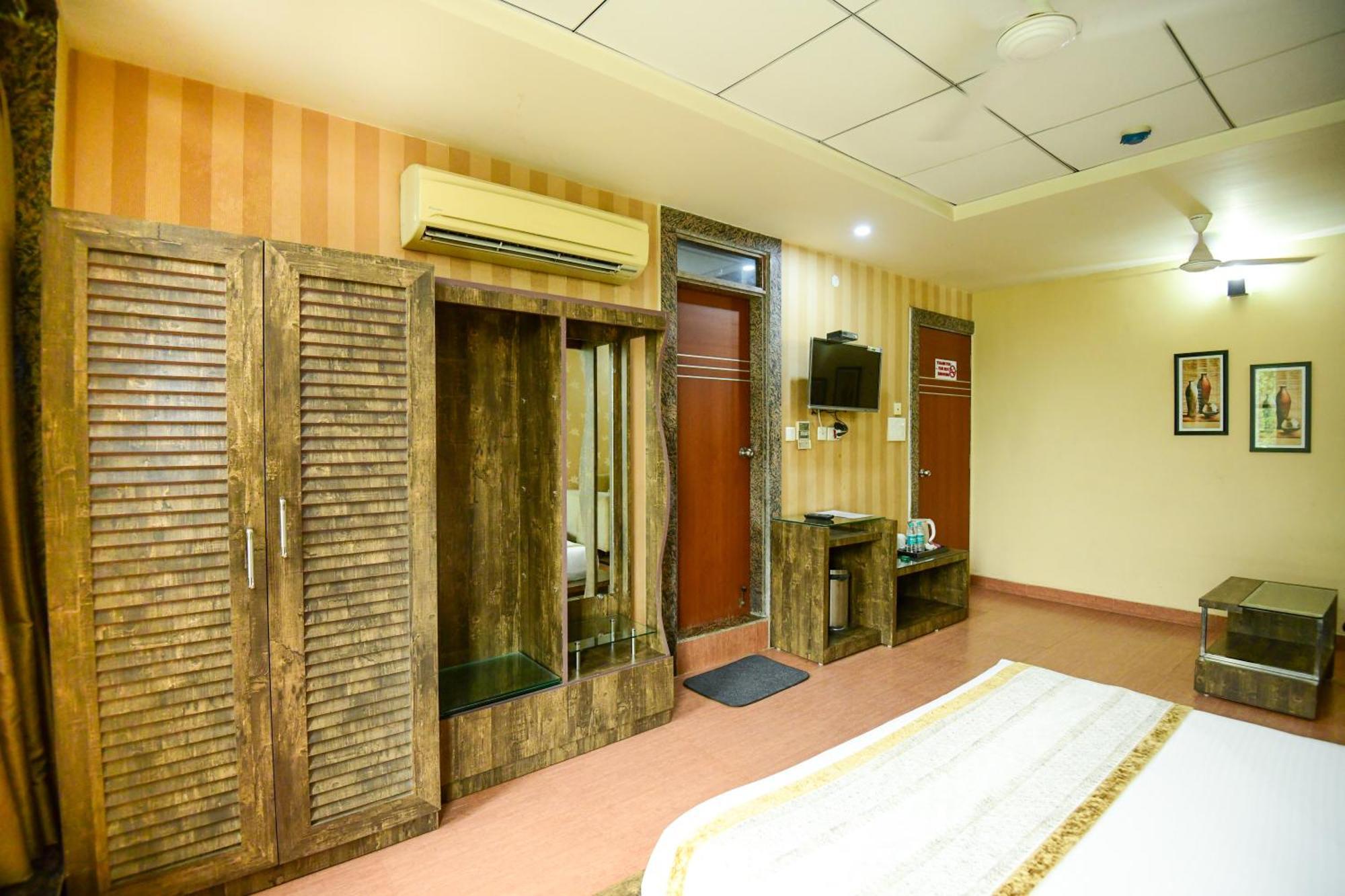 Hotel Lake View Grand Λάκναου Εξωτερικό φωτογραφία