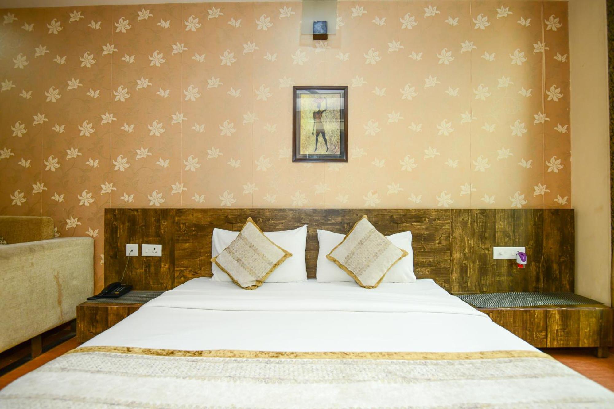 Hotel Lake View Grand Λάκναου Εξωτερικό φωτογραφία