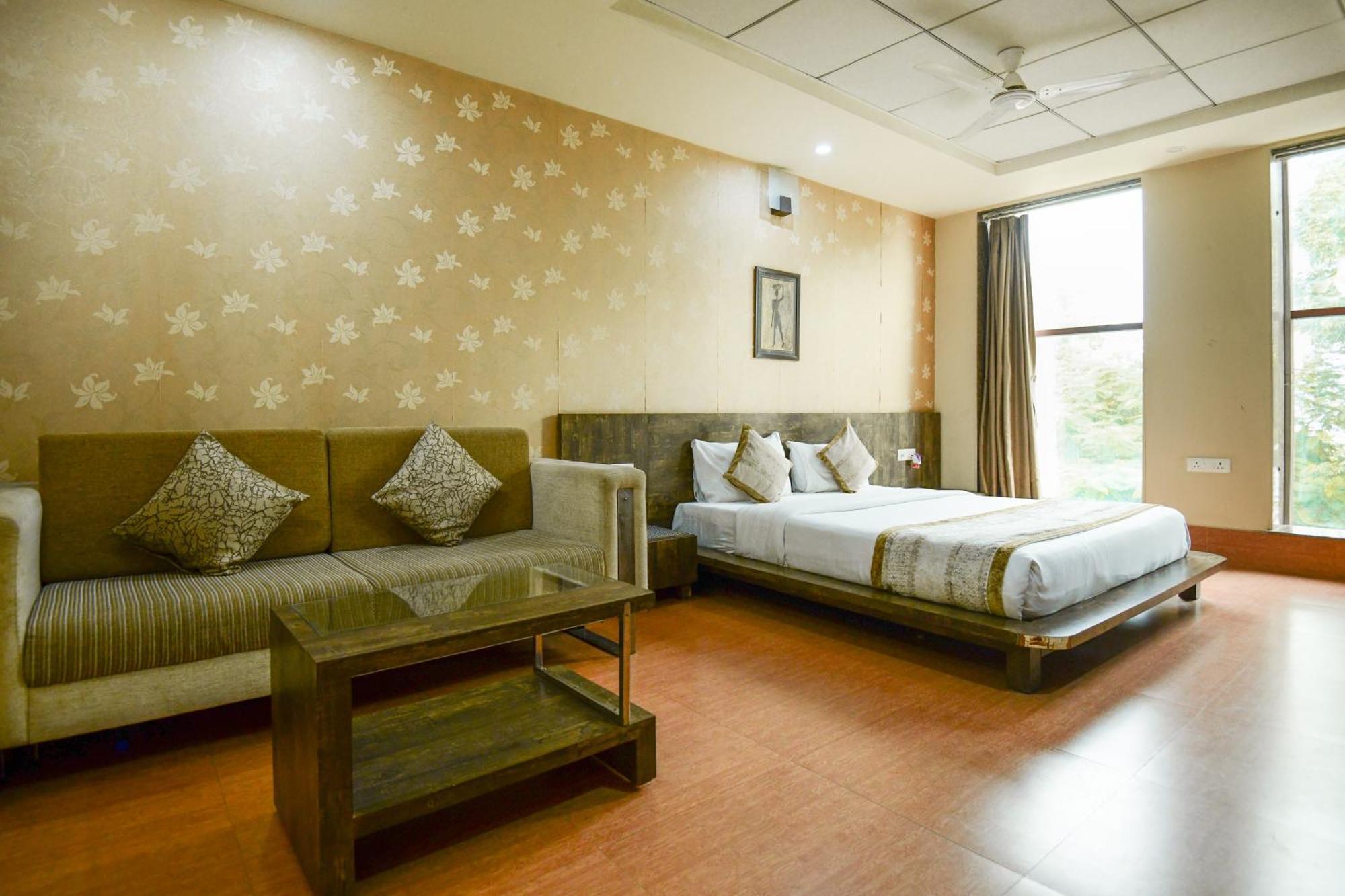 Hotel Lake View Grand Λάκναου Εξωτερικό φωτογραφία