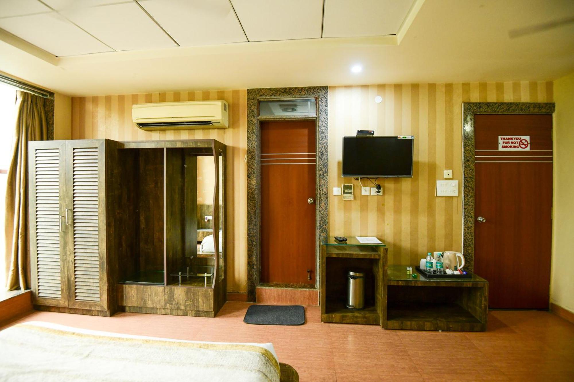 Hotel Lake View Grand Λάκναου Εξωτερικό φωτογραφία