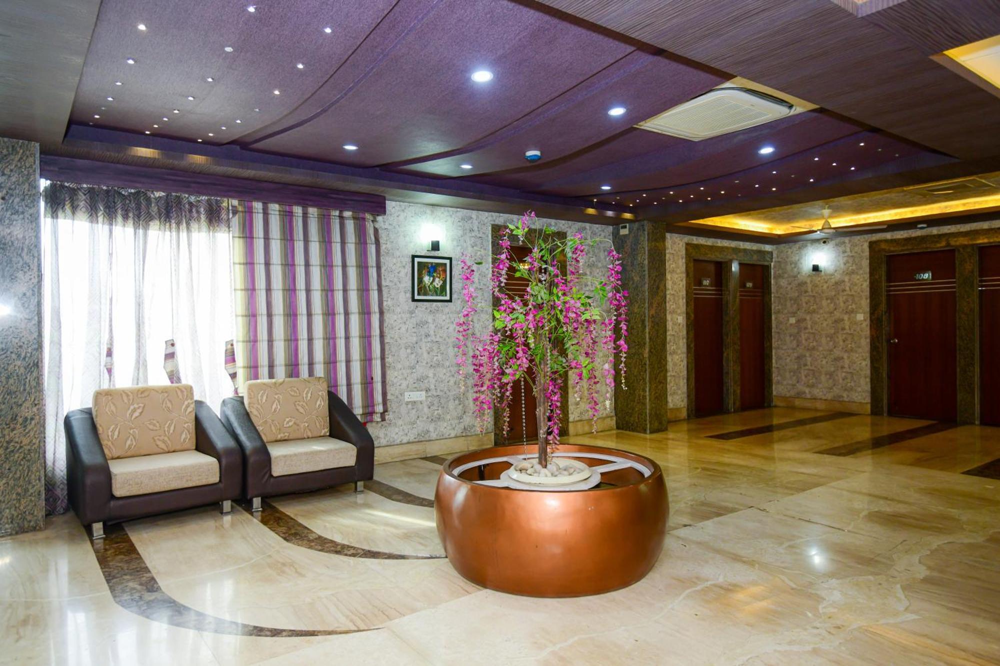 Hotel Lake View Grand Λάκναου Εξωτερικό φωτογραφία